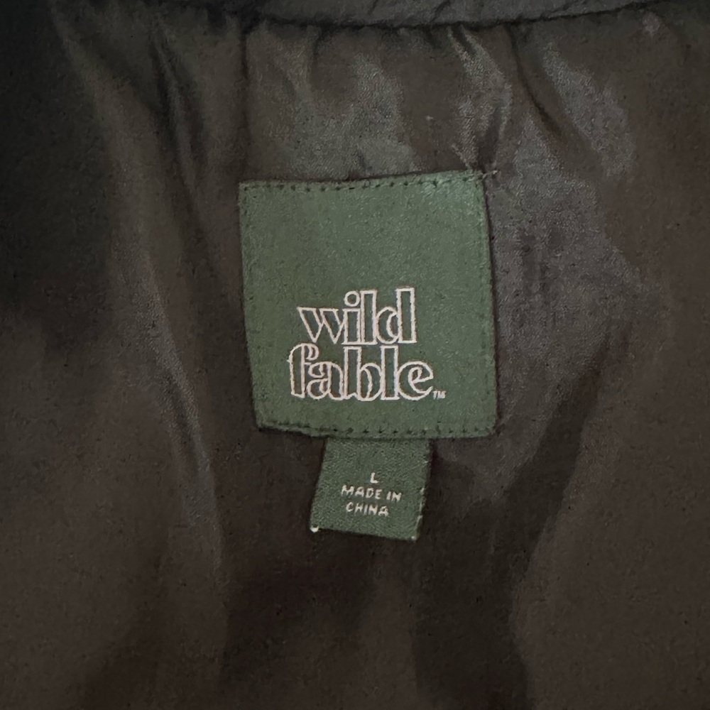 Wild fable Woman’s Tan Sherpa Vest with Black Yoke - Picture 7 of 7